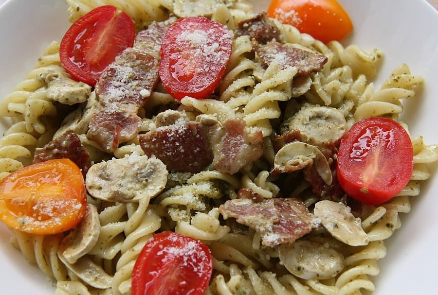 Macarrones con Tomate y Chorizo